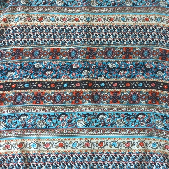 Womens Patterned Lightweight Tank Top with Back Slit Detail - Picture 4 of 6